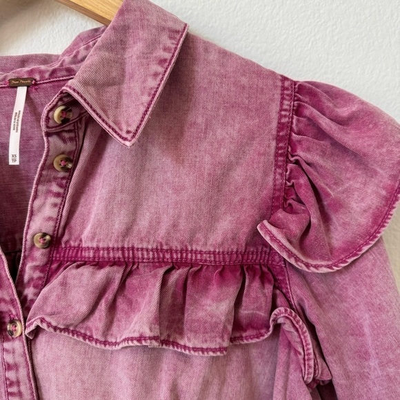 Free People Samantha Pink Acid Wash Ruffle Denim Button Down Top XS - Picture 8 of 11
